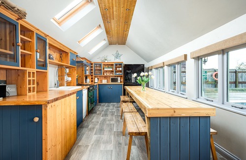 Upton Cheyney House | Beautiful cabin near Bath with heated swimming pool sleeps up to 17 people