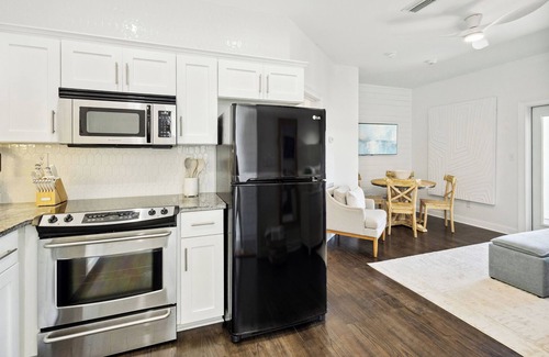 Alys Beach House | BEAUTIFUL Carriage House in Seacrest, Sleeps 4! HUGE POOL & FREE TRAM SERVICE!