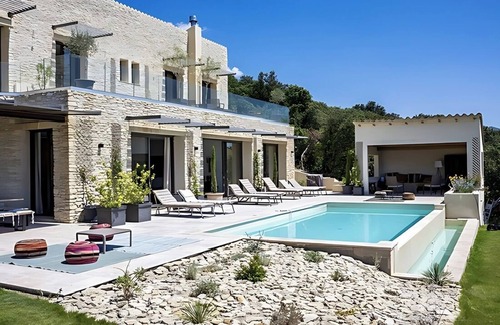 Montbrison-sur-Lez House | "Beautiful Contemporary House with Infinity Pool and View of Mont Ventoux"