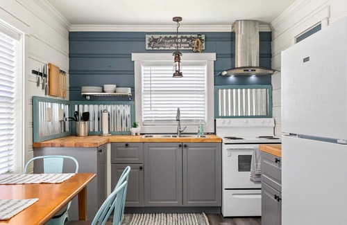 Surfside Beach House | Beautiful coastal home recently renovated and ready for travelers