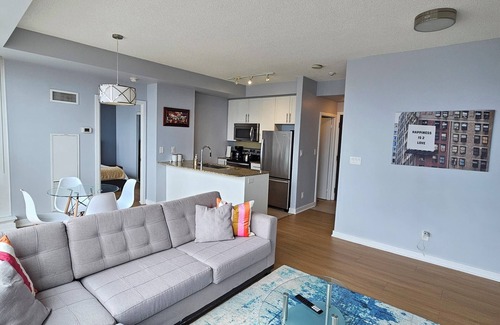 Mississauga Apartment | Beautiful Condo with spectacular views + 1 Parking in Mississauga Downtown