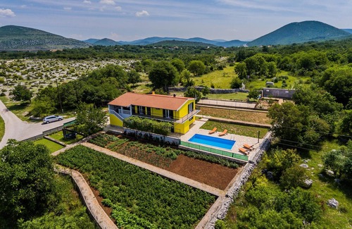 Primorski Dolac House | Beautiful cottage, located in the tranquility of nature.