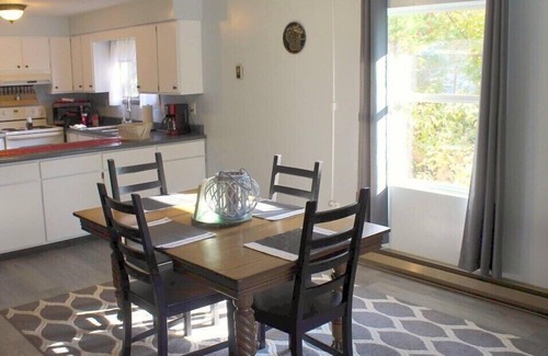 Florence Cottage | Beautiful Cottage on Spread Eagle Chain- No Additional Cleaning Fee
