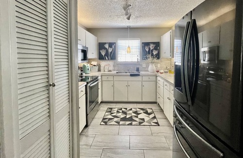 Georgetown Cottage | Beautiful cottage within walking distance to G’town Square and San Gabriel Park!