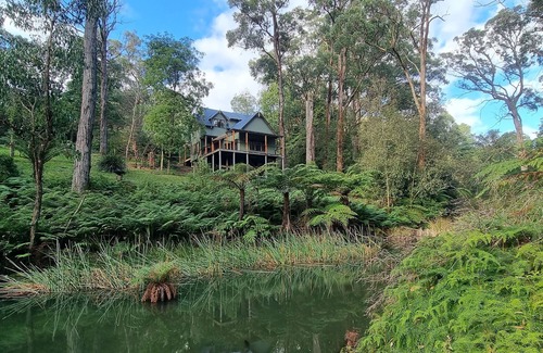 Emerald House | Beautiful country property in native bush less than an hour from Melbourne.