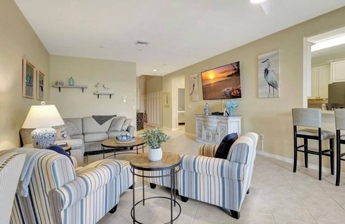 River Hall Condo | Beautiful first floor Condo in gated community on private Davis Love golf course