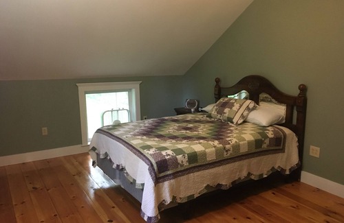 Fly Creek House | Beautiful Fly Creek Carriage House close to Coop!