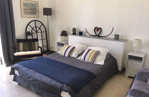 Saint-Genies-Bellevue Hotel | Beautiful country house recently renovated-3 ha park. It has upscale ammenities.