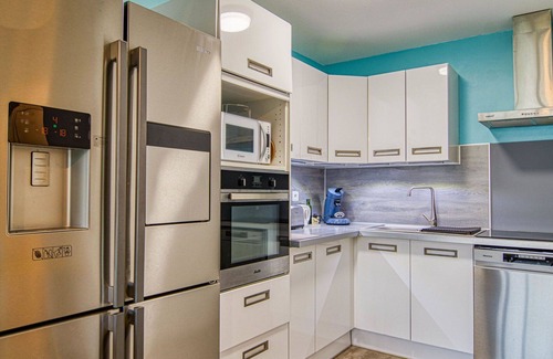 Le Brusc Apartment | Beautiful apartment for 3 people with A/C, TV, terrace and pets allowed