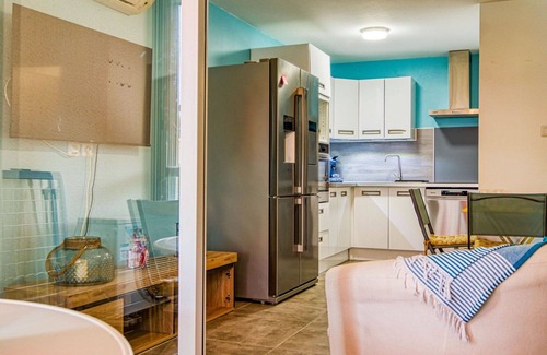 Le Brusc Apartment | Beautiful apartment for 3 people with A/C, TV, terrace and pets allowed