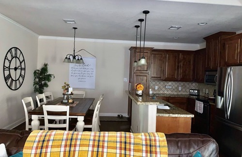 College Station House | Beautiful Furnished 3BDRM/3.5BA Townhouse in the heart of Aggieland!