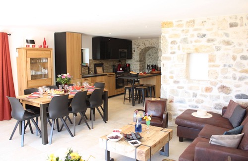 Vallon-Pont-d'Arc Cottage | BEAUTIFUL GITE CENTRUM OF VALLON PONT D'ARC-cleaning and linen included