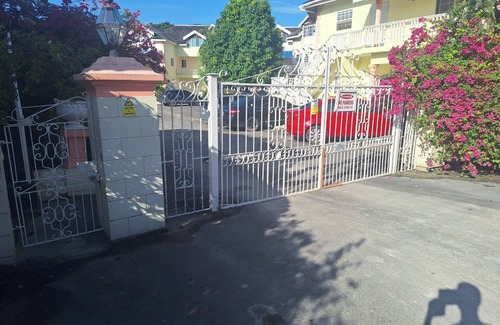 Ocho Rios Apartment | Beautiful ground floor 2 bed apartment 5 min drive to the heart of Ocho Rios!