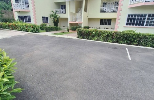 Ocho Rios Apartment | Beautiful ground floor 2 bed apartment 5 min drive to the heart of Ocho Rios!