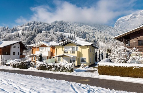 Itter House | Beautiful group accommodation with sauna & ski-in