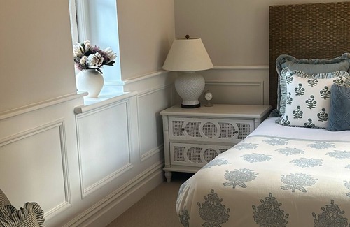 Ballyfoyle Cabin | Beautiful Guest Lodge with WiFi in charming Kilkenny City