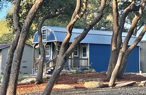 Boerne Cabin | Beautiful Hill Country Cabin with a kitchenette - close to Boerne and Bulverde