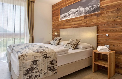 Almazzago Apartment | Beautiful Holiday Apartment “Appartamento Enrico” with Mountain View, Shared Garden