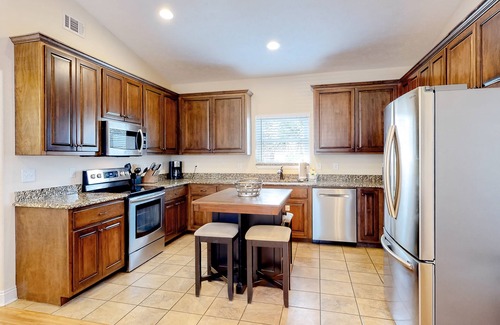 Laguna Beach Estates House | Beautiful home with 2 kitchens, private pool, & balcony - snowbird-friendly