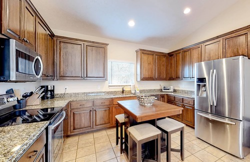 Laguna Beach Estates House | Beautiful home with 2 kitchens, private pool, & balcony - snowbird-friendly