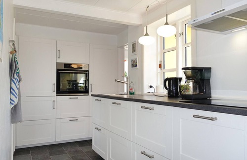 Tejn House | Beautiful home in Allinge with WiFi