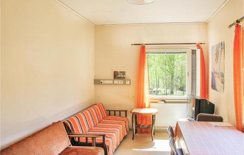 Tvetaryd House | Beautiful Home In Backaryd With Wifi