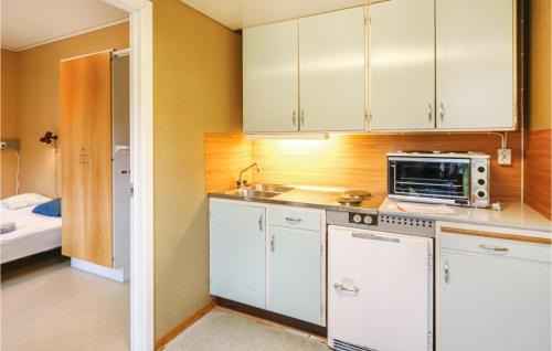 Tvetaryd House | Beautiful Home In Backaryd With Wifi