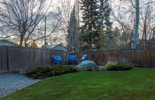 Southwest Calgary House | Beautiful Home in Calgary, Private Garden and Deck