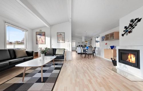 Dronningmolle House | Beautiful Home In Dronningmølle