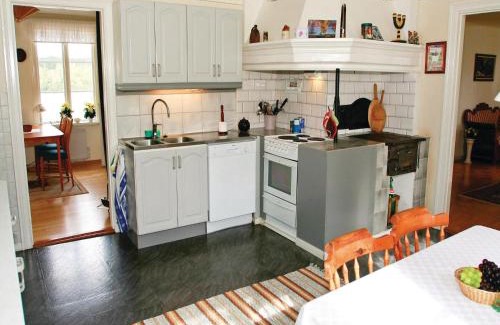 Tomten House | Beautiful Home In Dalum With Kitchen