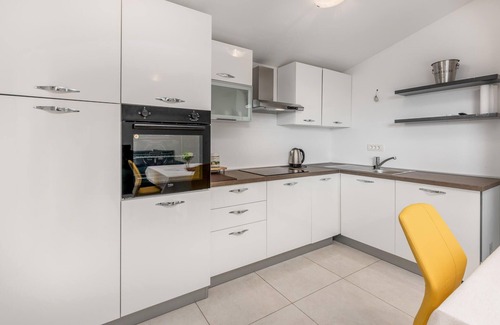 Opatija House | Beautiful home in Dobrec with kitchen