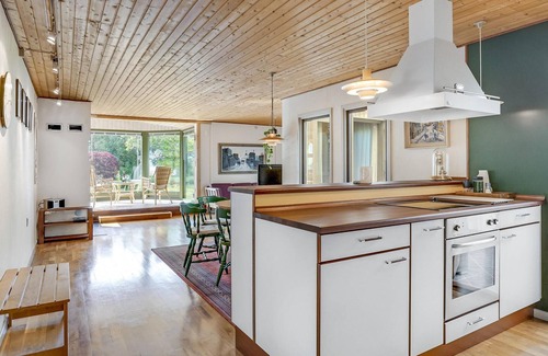 Faxe House | Beautiful home in Faxe with kitchen
