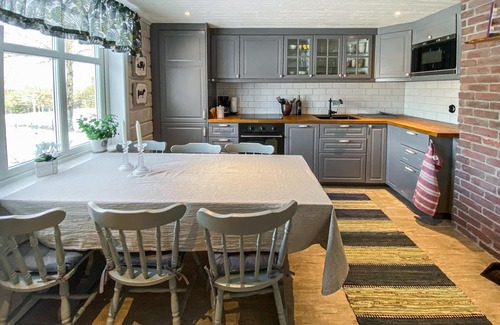 Hestra House | Beautiful home in Hestra with WiFi