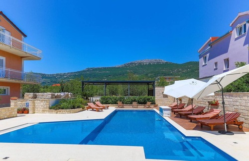Kastel Stari Villa | Beautiful Home in Kastel Stari With Jacuzzi, Wifi and 2 Bedrooms