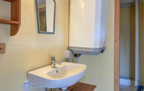 Grums Municipality House | Beautiful Home In Kil With Wifi