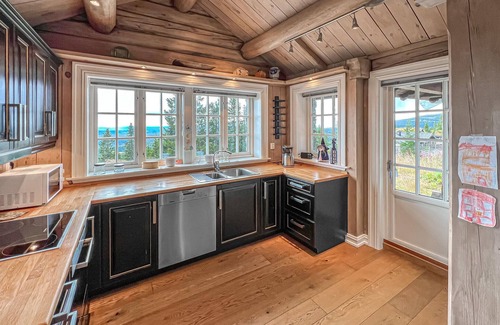 Lillehammer House | Beautiful home in Lillehammer with house a mountain view