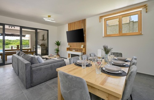 Veliko Trojstvo House | Beautiful home in Maglenca with sauna