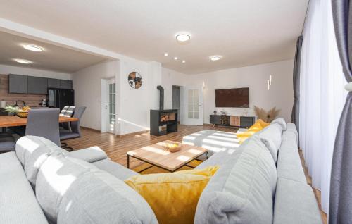 Gospic House | Beautiful Home In Musaluk