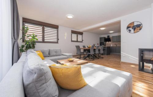 Gospic House | Beautiful Home In Musaluk