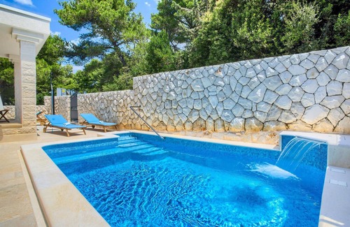 Okrug Donji House | Beautiful home in Okrug Donji