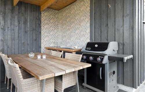 Olsted House | Beautiful Home In Ølsted With Kitchen