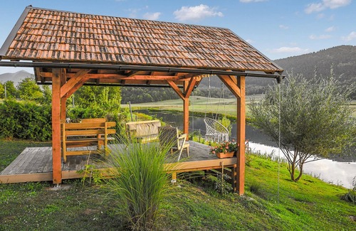 Otocac House | Beautiful home in Otocac with jacuzzi