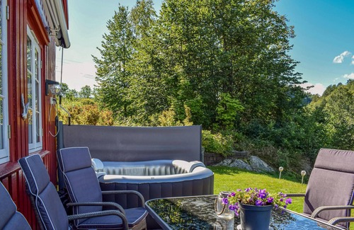 Songe House | Beautiful home in Risør with kitchen