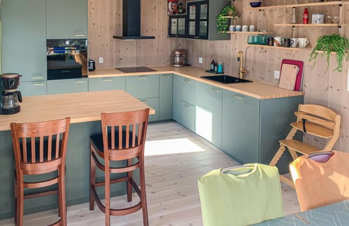 Risor House | Beautiful home in Risør with kitchen