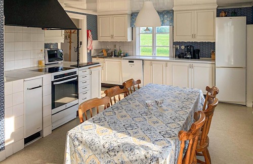 Sodra Vi House | Beautiful home in Södra Vi with WiFi