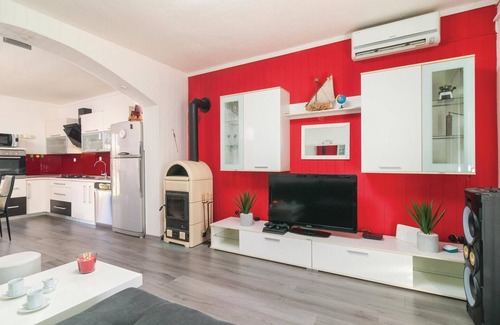 Srinjine House | Beautiful home in Srinjine with sauna