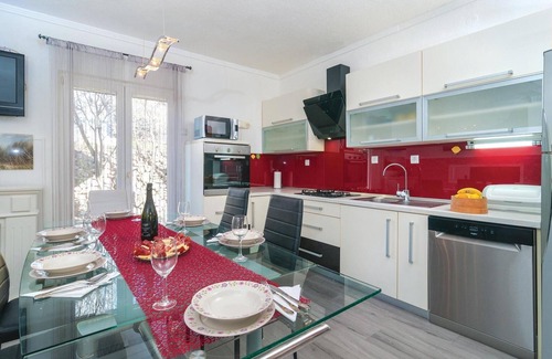 Srinjine House | Beautiful home in Srinjine with sauna