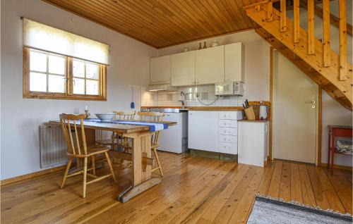 Nar House | Beautiful Home In Stånga With Kitchen