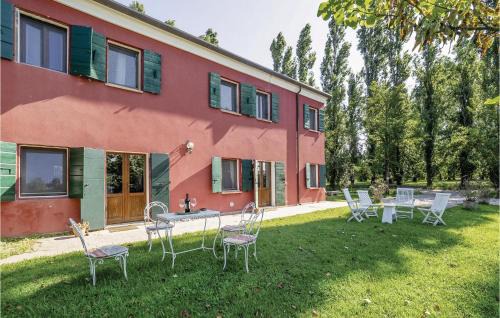 Taglio di Po House | Beautiful Home In Taglio Di Po Ro