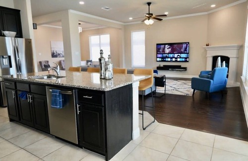 Little Elm House | Beautiful home next to PGA, guest suite,close beach, right next to frisco